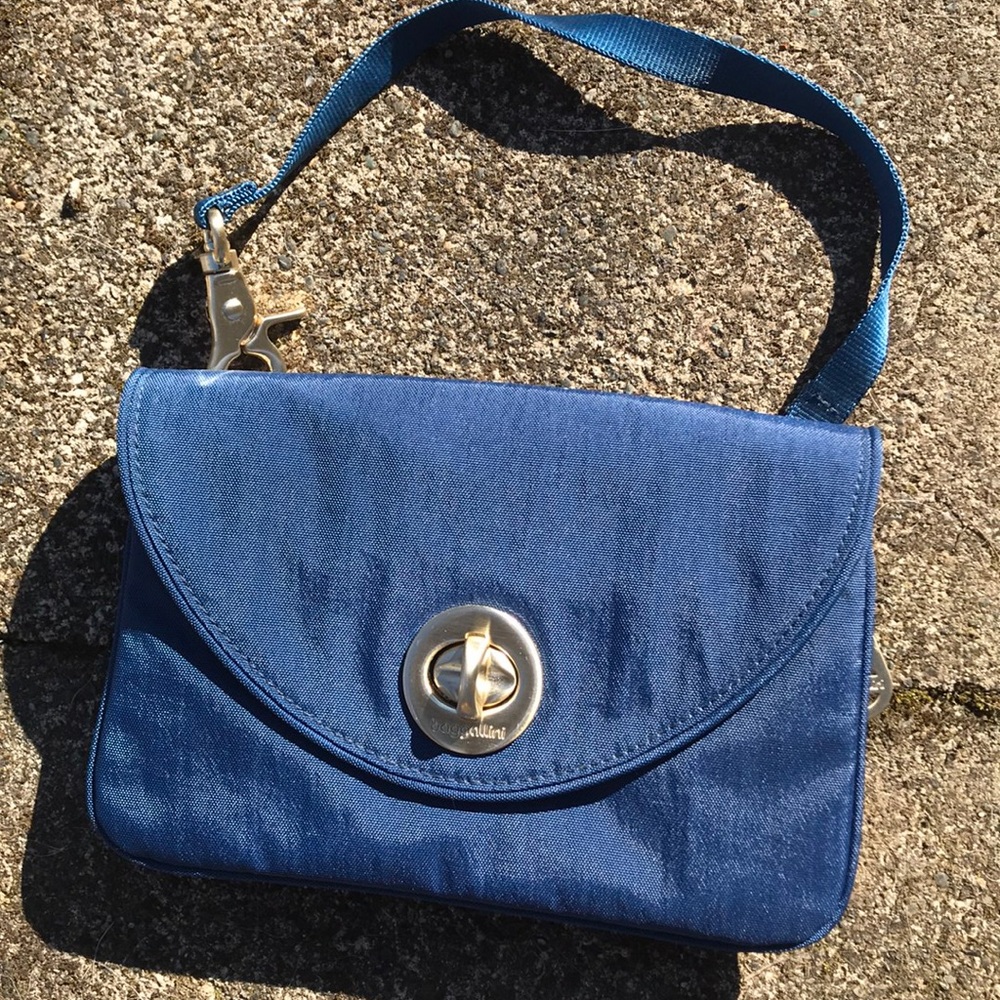 Baggallini blue Provence crossbody NWOT